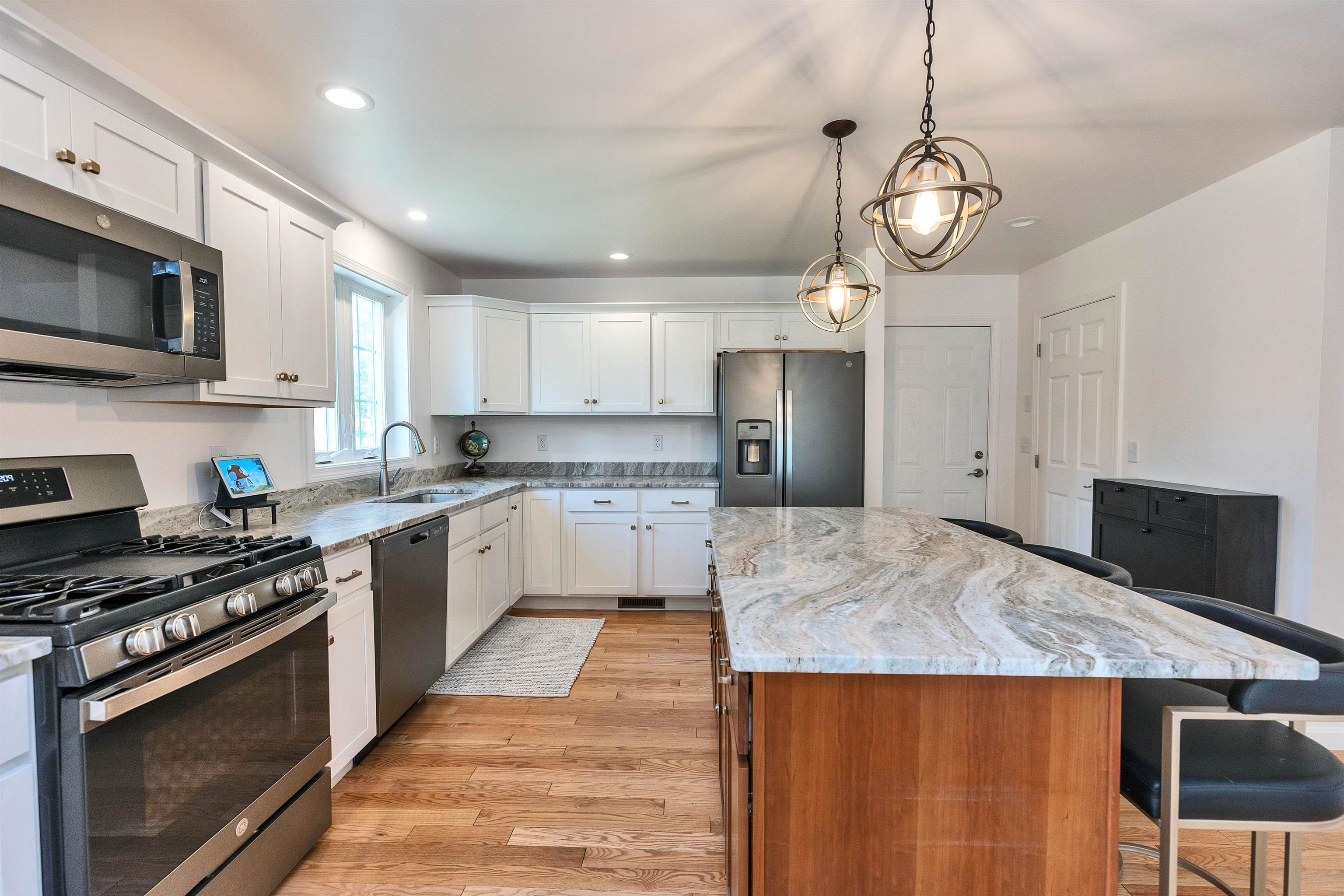116 Sullivan Center Road Keene, NH 03431 - Photo 9 of 54