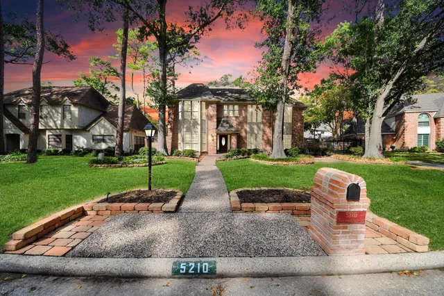 $485,000 | 5210 Fountainbridge Lane, Houston, TX 77069