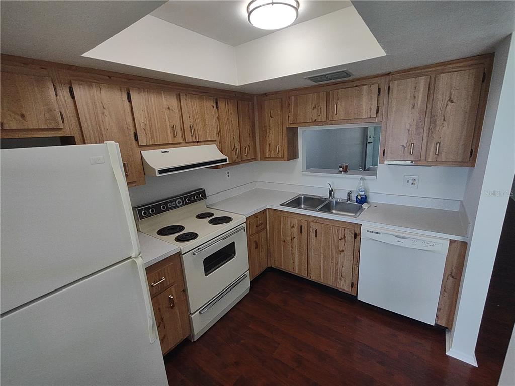 2465 Northside Drive, Unit 906 Clearwater, FL 33761 - Photo 4 of 33