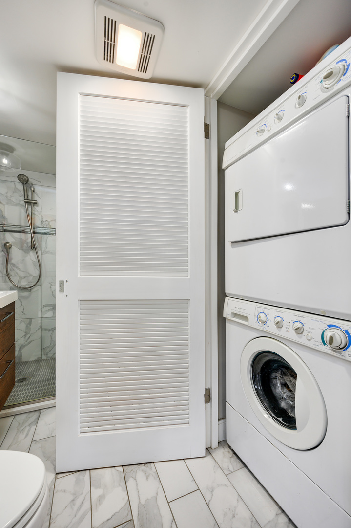 606 Carriage Hill Drive Glenview, IL 60025 - Photo 19 of 22 a utility room with dryer and washer