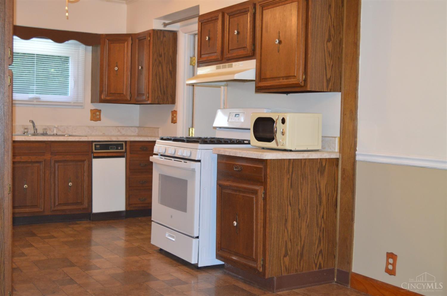 727 Springvale Drive Hamilton, OH 45013 - Photo 5 of 27 Gallery Image 5