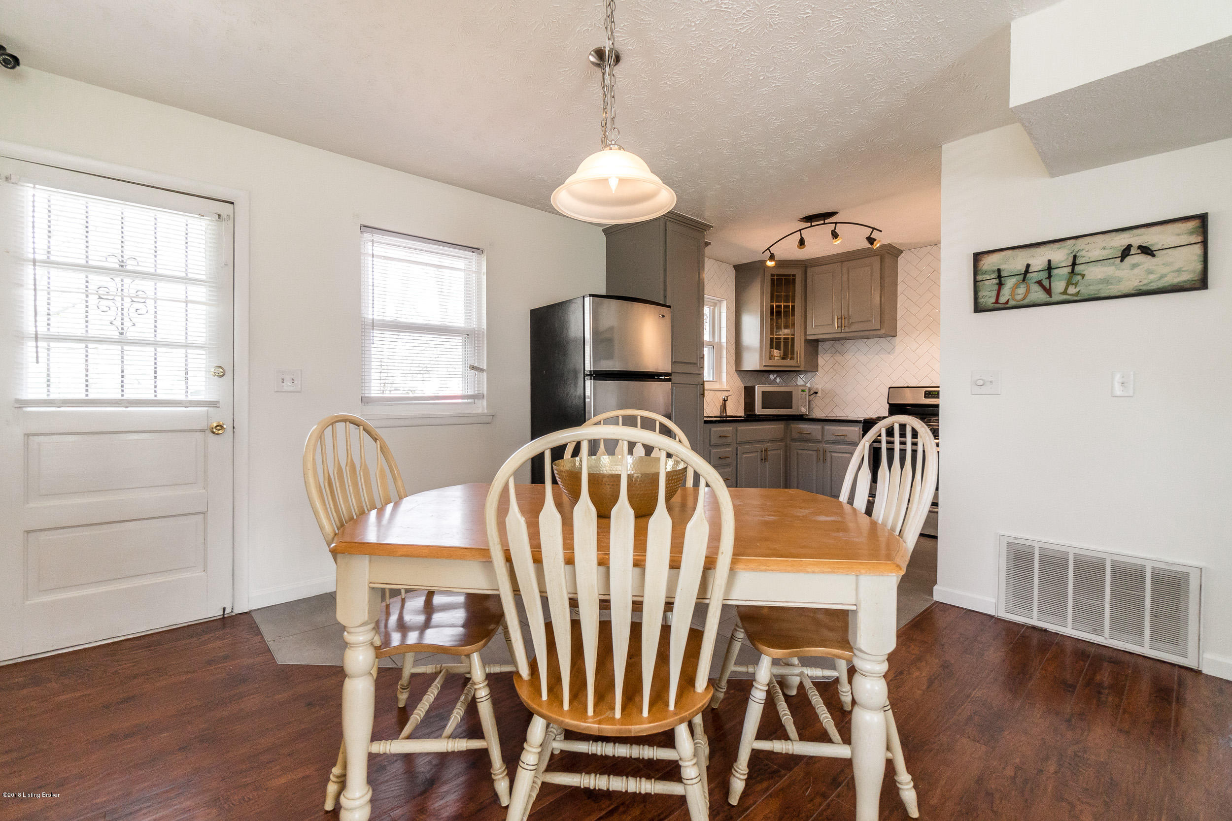 7710 Rochelle Road Louisville, KY 40228 - Photo 6 of 26 7710 Rochelle Rd-18