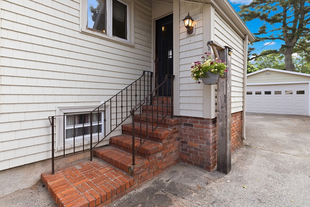 73 Chestnut Street Fairhaven, MA 02719 - Photo 7 of 42