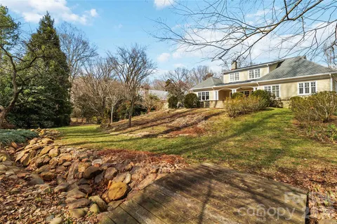 a view of a yard in front of a house