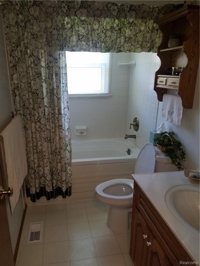 8218 Shipman Road Corunna, MI 48817 - Photo 24 of 26 bath.jpg