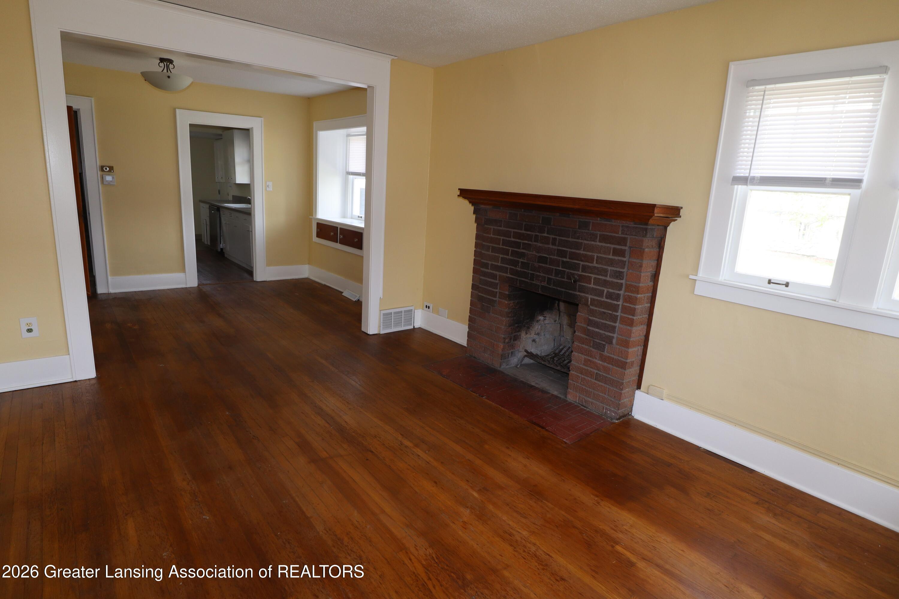 2104 South Rundle Avenue Lansing, MI 48910 - Photo 2 of 28 IMG_3991