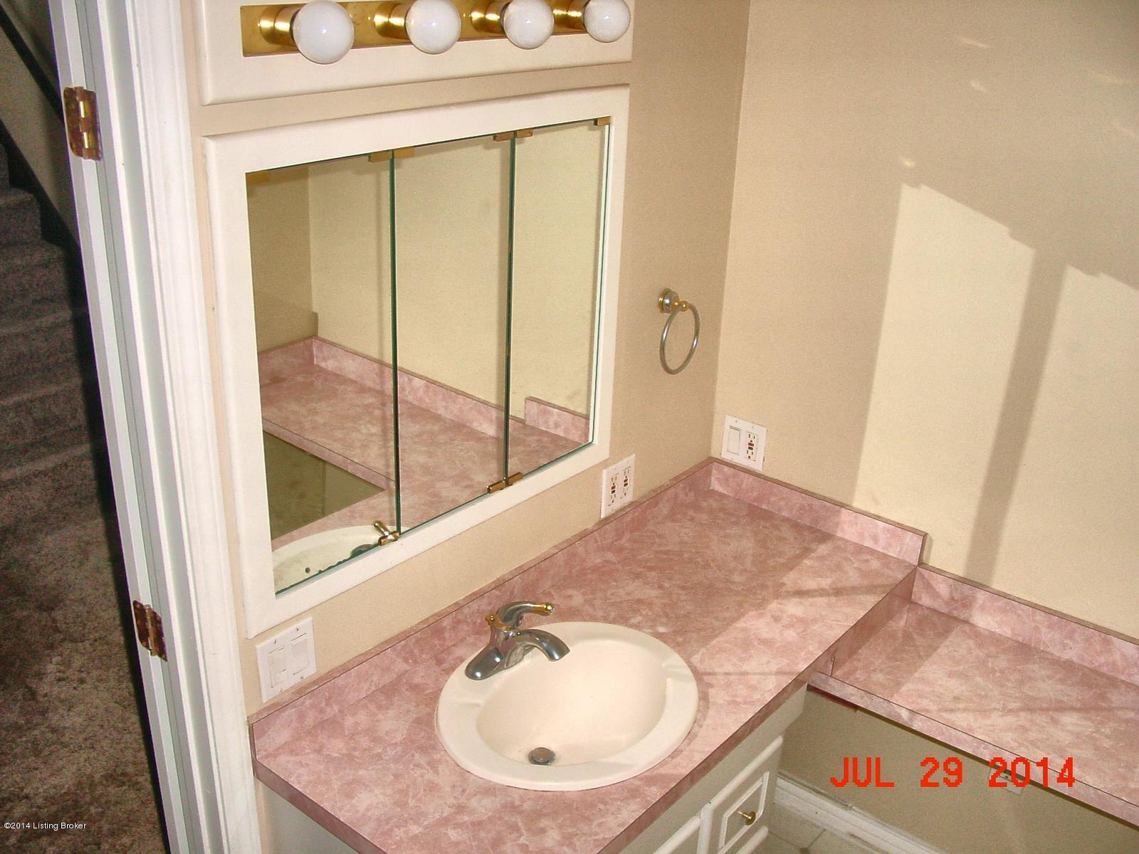8136 Rochelle Road Louisville, KY 40228 - Photo 14 of 19 DSC00036