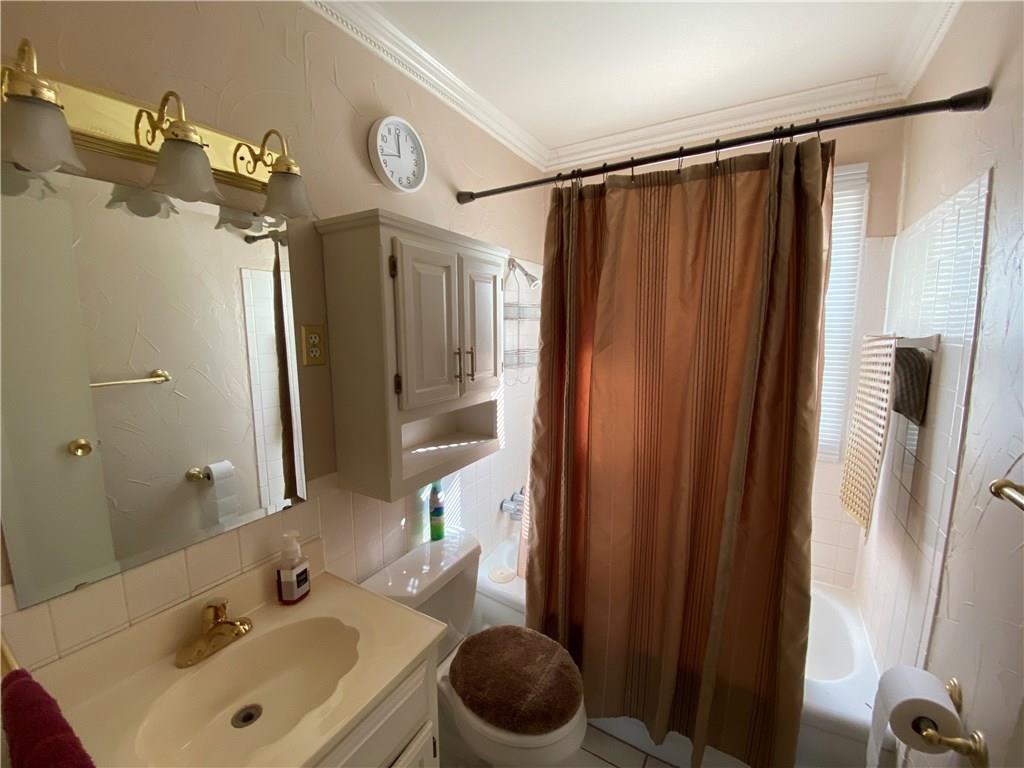 8237 Laughlin Drive Indianapolis, IN 46219 - Photo 8 of 9