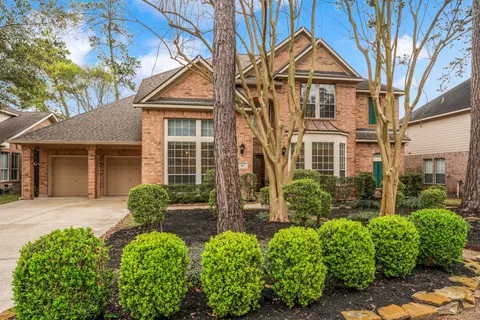$729,900 | 39 Laurelhurst Circle, The Woodlands, TX 77382