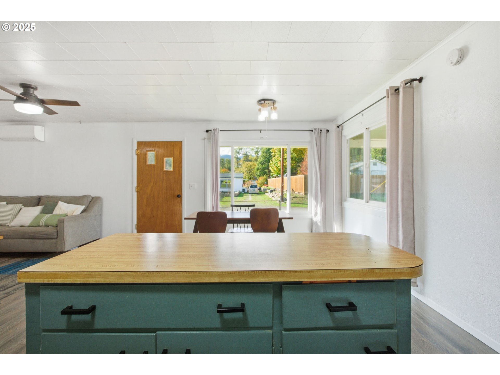 76395 River Road Oakridge, OR 97463 - Photo 14 of 38