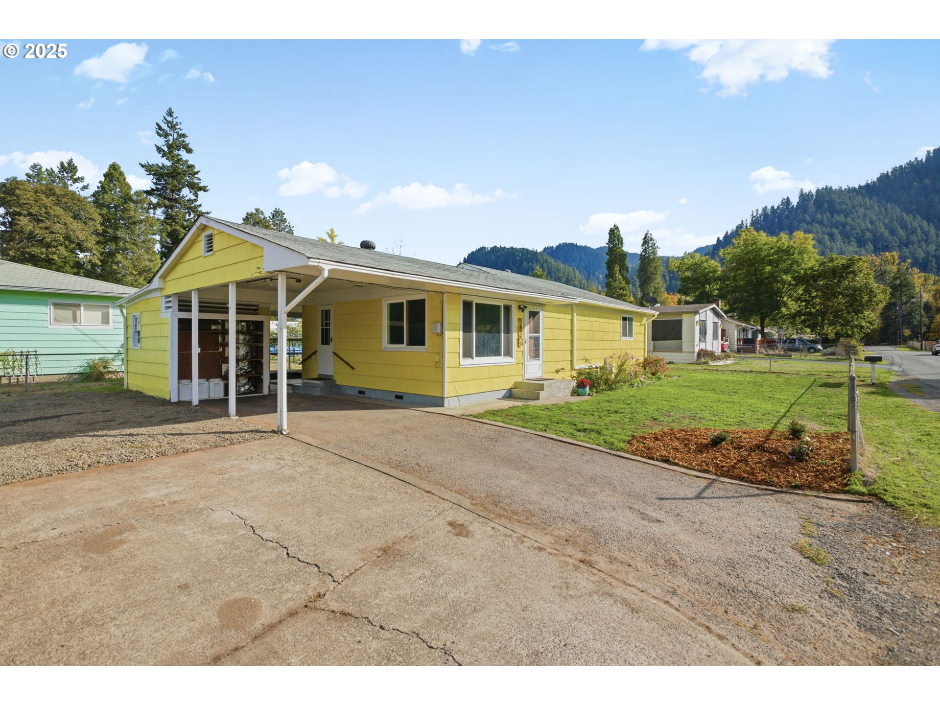 76395 River Road Oakridge, OR 97463 - Photo 2 of 38