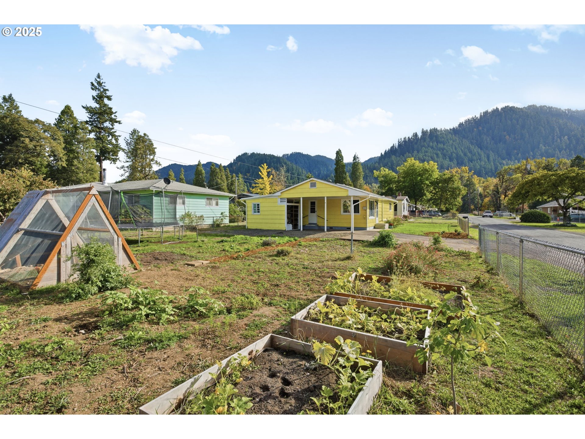 76395 River Road Oakridge, OR 97463 - Photo 35 of 38