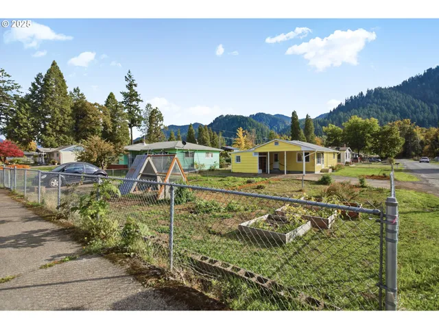 $280,000 | 76395 River Road, Oakridge, OR 97463