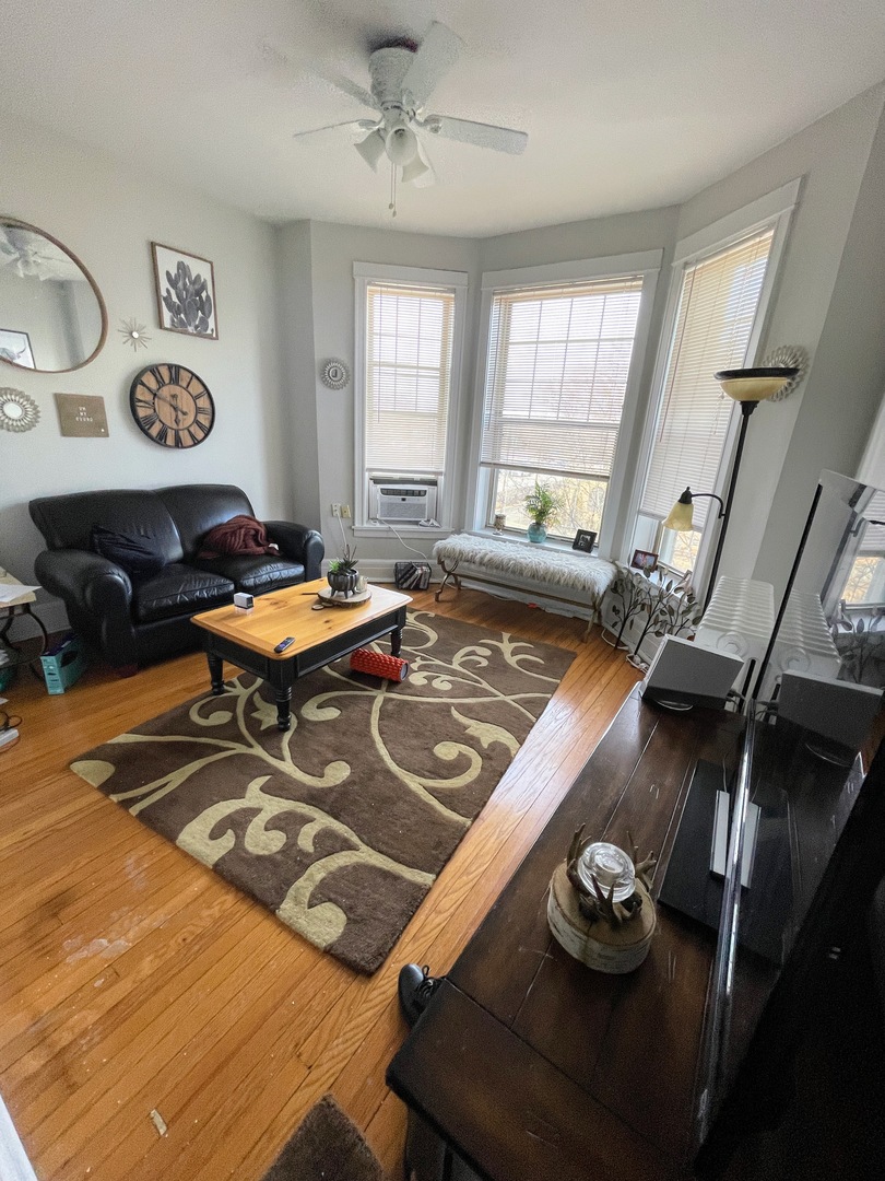 1111 West Grace Street, Unit 3R Chicago, IL 60613 - Photo 10 of 14