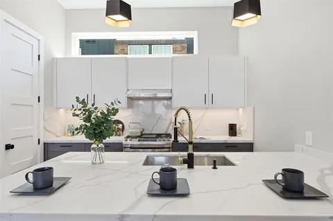 $549,000 | 2214 Annex Avenue, Unit 105, Dallas, TX 75204