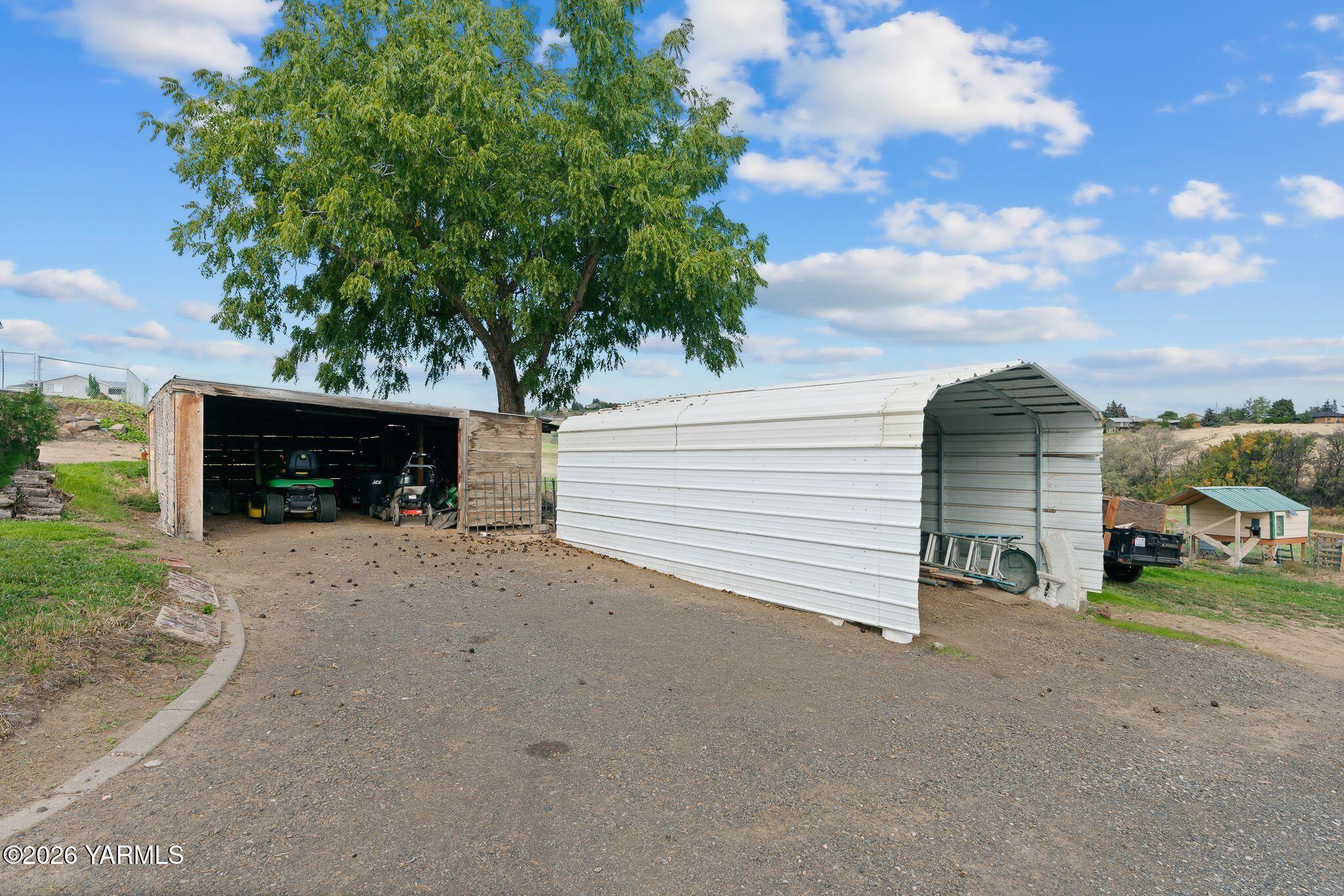 11007 Summitview Ext Road Yakima, WA 98908 - Photo 39 of 44 Sheds