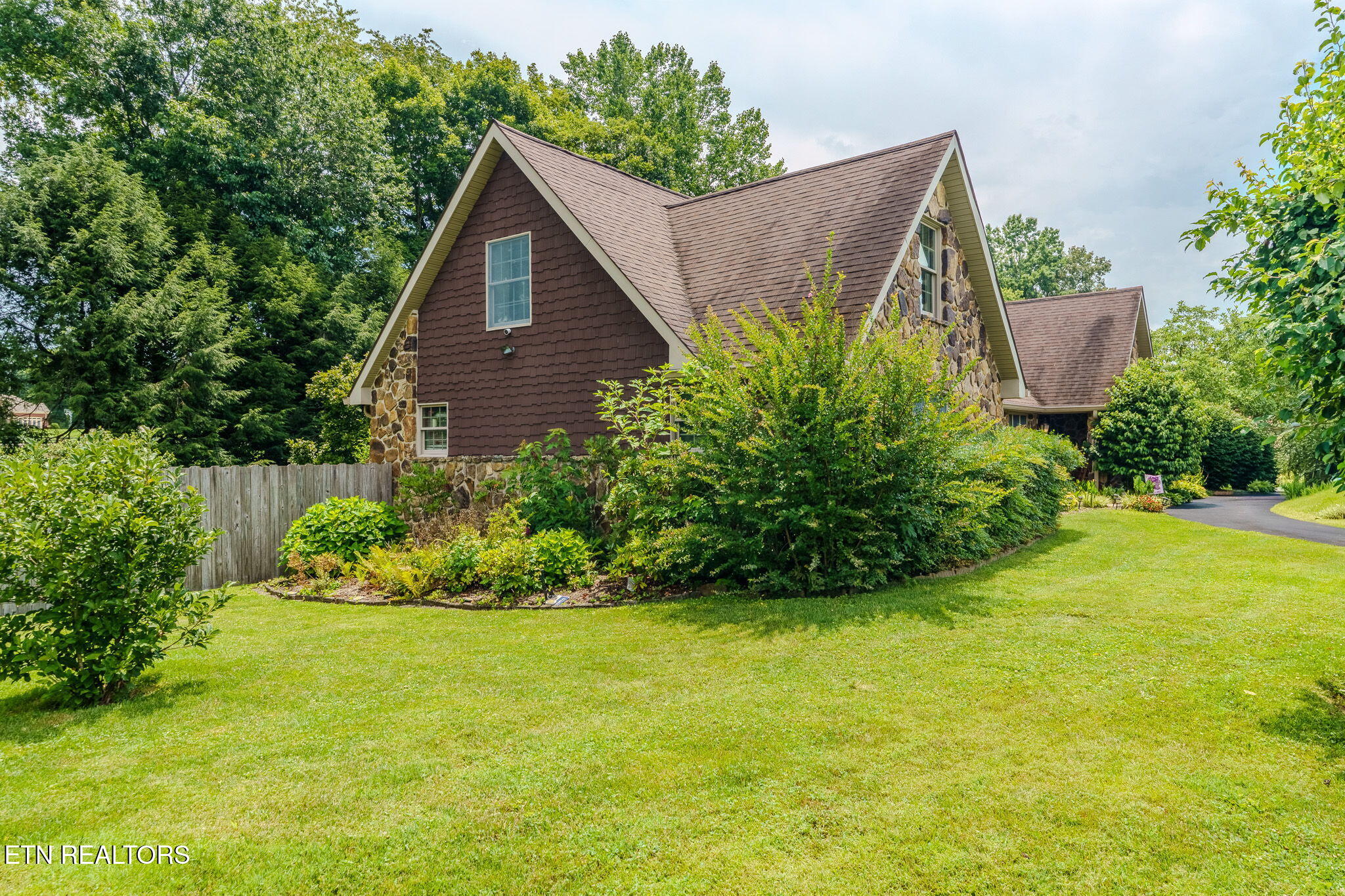 129 Rector Drive Harrogate, TN 37752 - Photo 2 of 49 1-web-or-mls-129-rector-dr