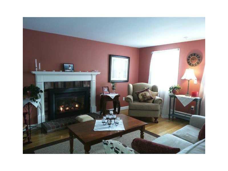 5 Hallmark Road Cumberland, ME 04110 - Photo 6 of 15 Living Room.