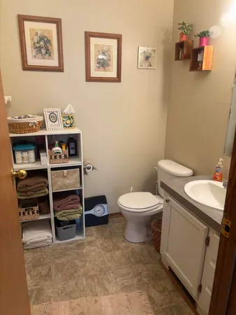 $43,900 | 6704 Mill Stream Lane, Lansing, MI 48911