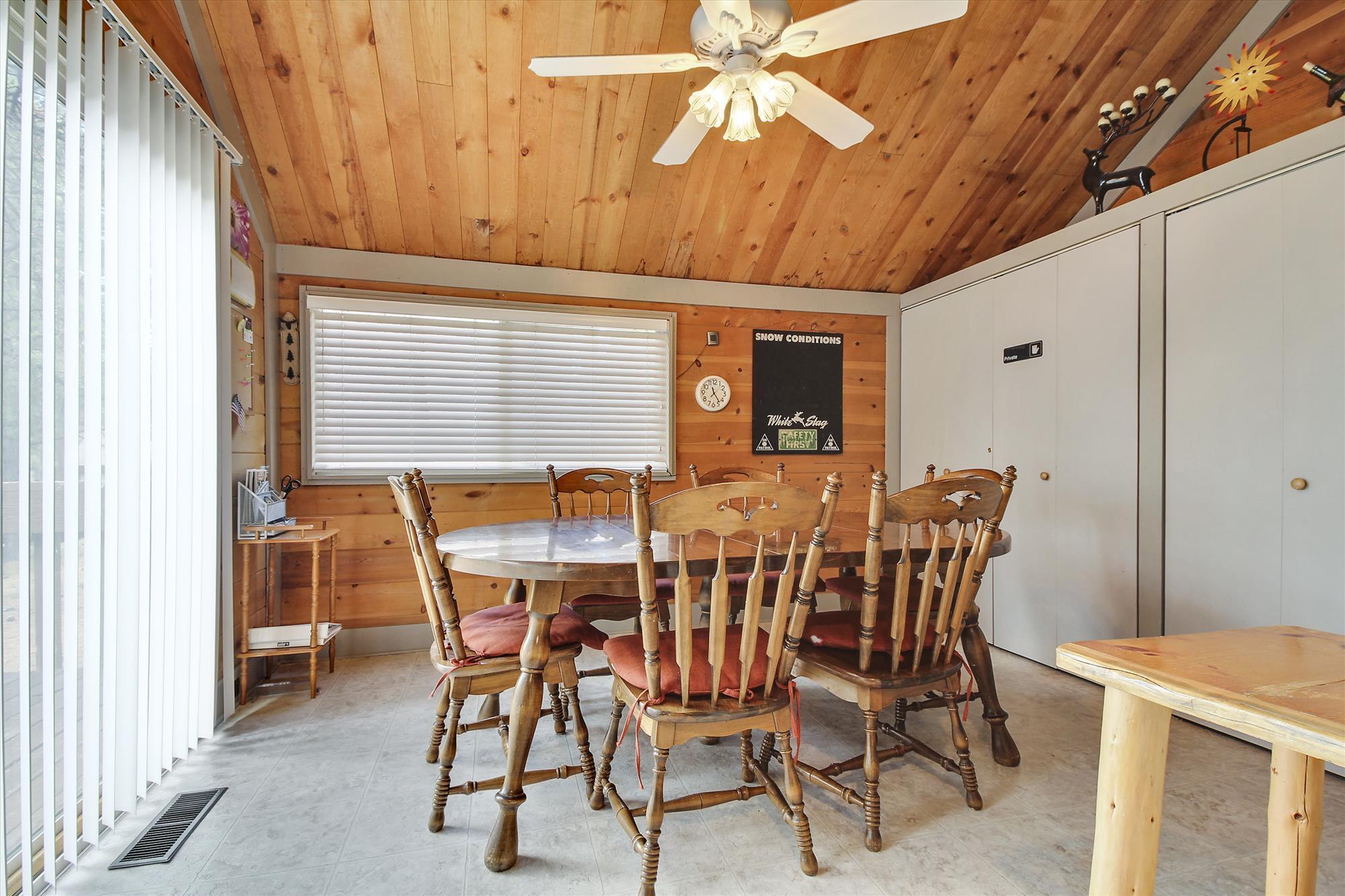 57397 Overlook Road Sunriver, OR 97707 - Photo 6 of 23 main level-dining room-img_1881
