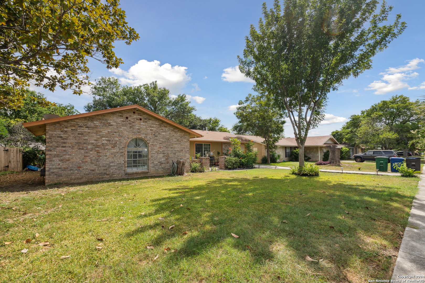 6738 Spring Manor Street San Antonio, TX 78249 - Photo 2 of 28