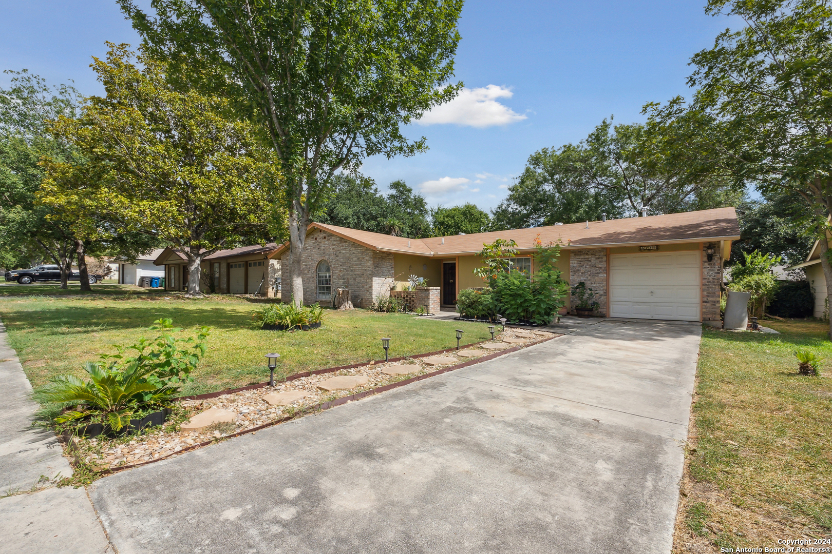 6738 Spring Manor Street San Antonio, TX 78249 - Photo 3 of 28