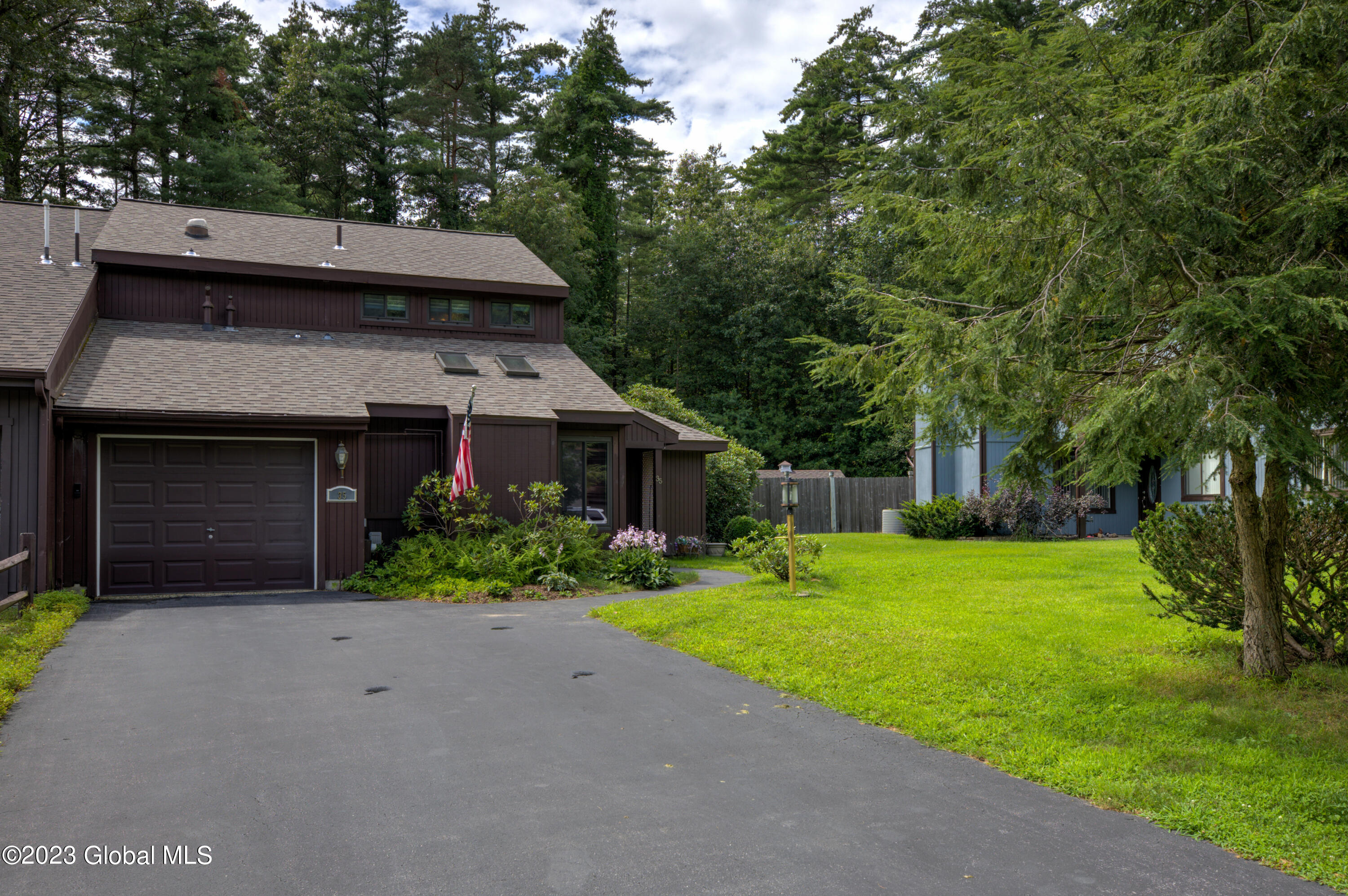 35 Snowberry Road Malta, NY 12020 - Photo 3 of 34 1 (1)