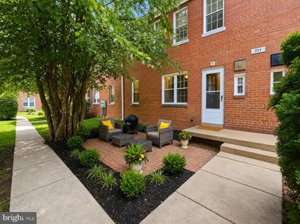 $285,000 | 211 East Glebe Road, Unit D, Alexandria, VA 22305