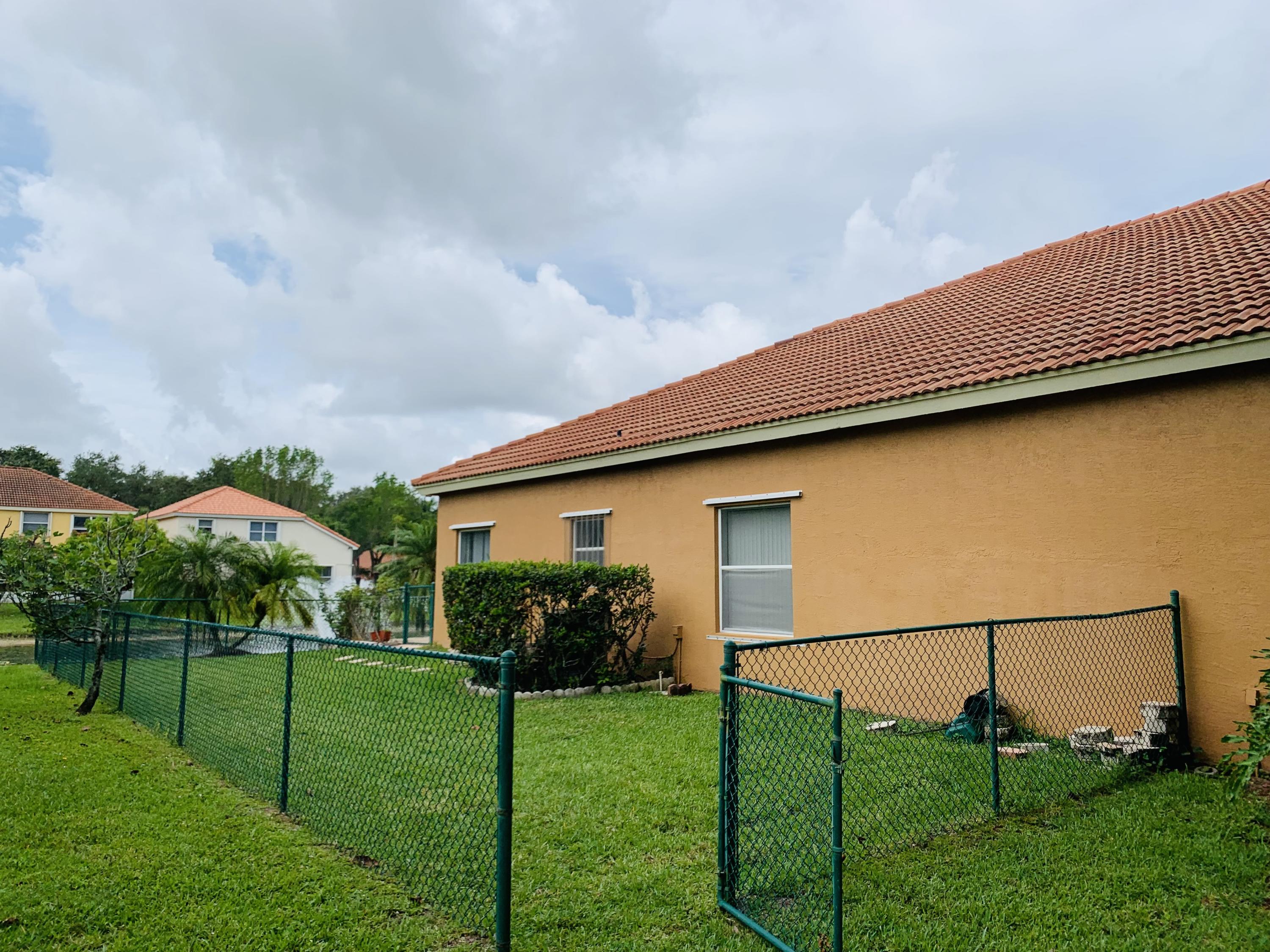 1039 Aspri Way Riviera Beach, FL 33418 - Photo 14 of 28 IMG-5905