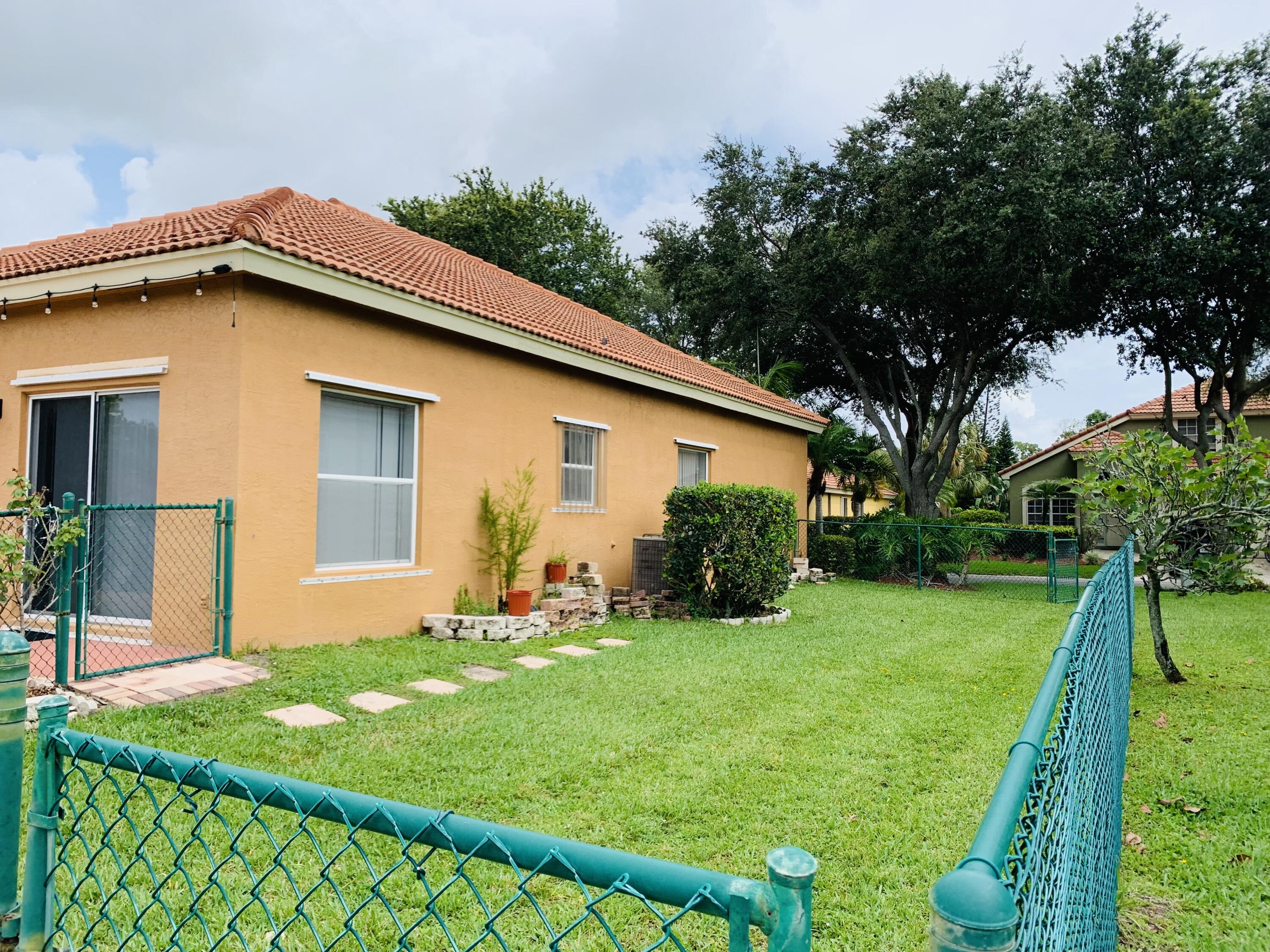 1039 Aspri Way Riviera Beach, FL 33418 - Photo 16 of 28 IMG-5917