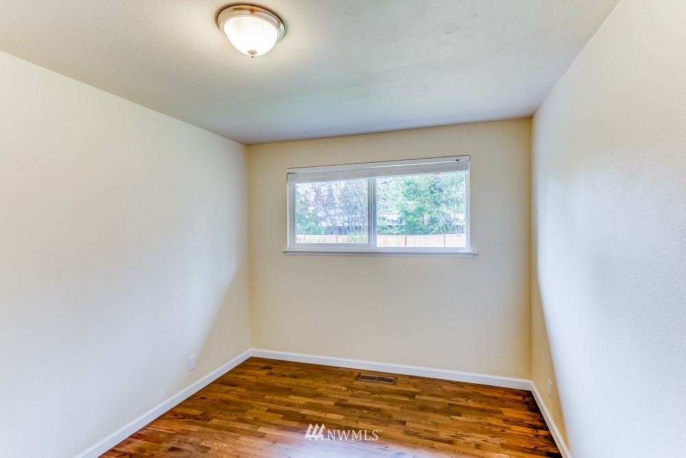 4218 Northeast 25th Place Renton, WA 98059 - Photo 13 of 22