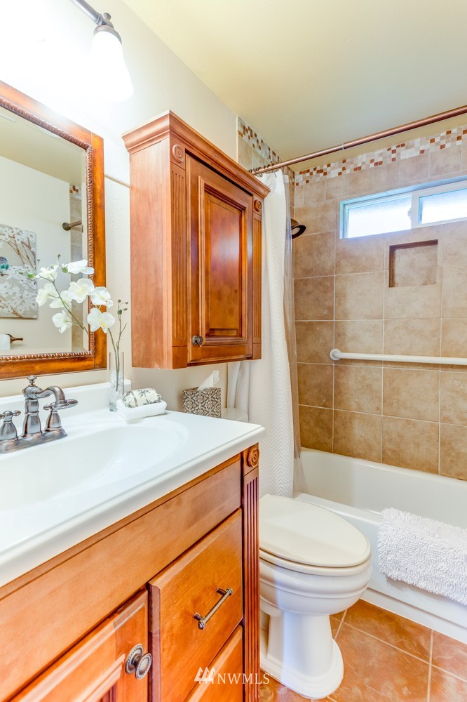 4218 Northeast 25th Place Renton, WA 98059 - Photo 14 of 22