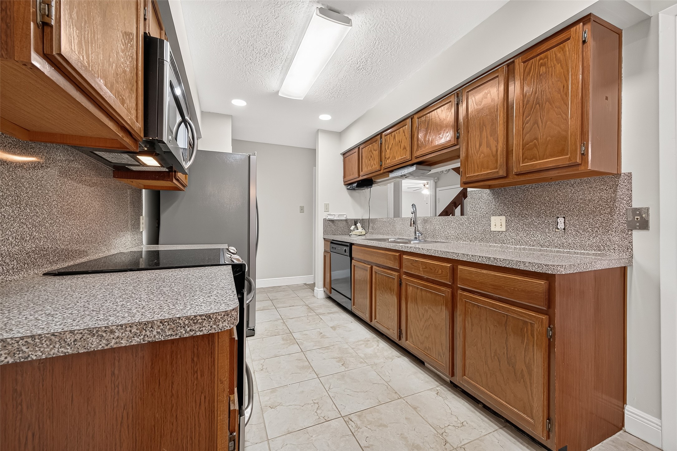 8142 Misty Ridge Lane Houston, TX 77071 - Photo 13 of 28 Gallery Image 13