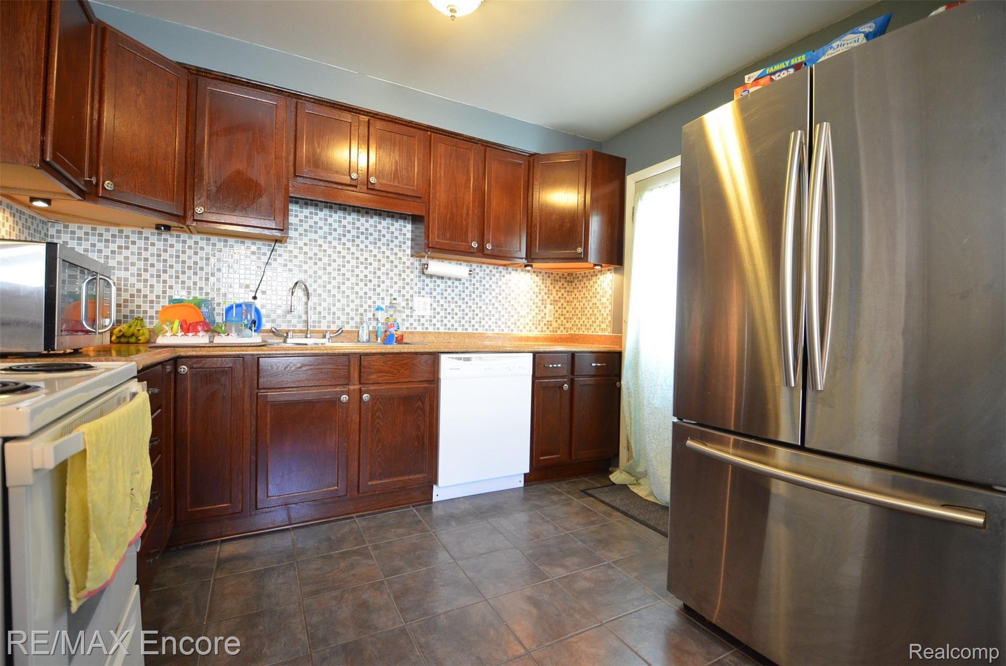 7859 Dubuque Road Clarkston, MI 48348 - Photo 9 of 39 DSC_0028.JPG