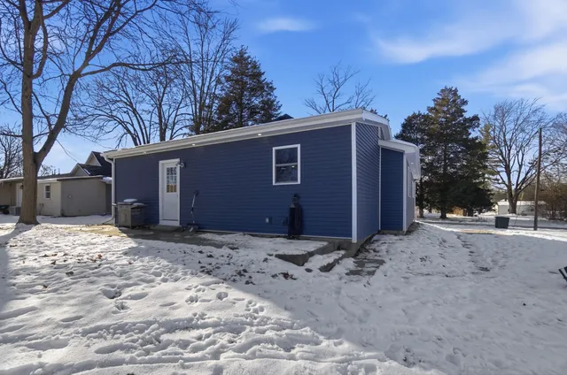 $214,900 | 212 North Hendricks Street, Warren, IN 46792