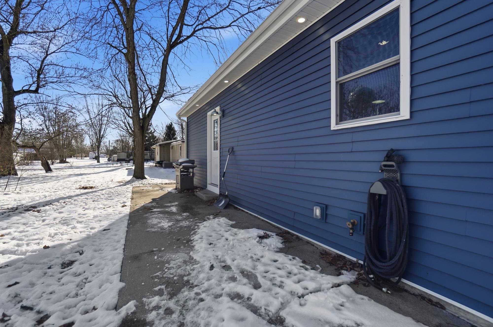 212 North Hendricks Street Warren, IN 46792 - Photo 33 of 36