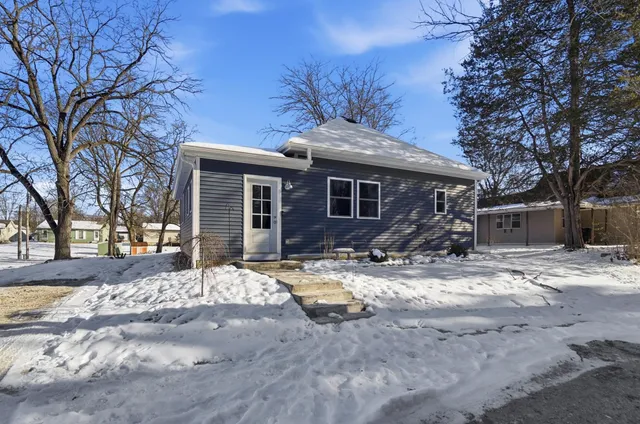 $214,900 | 212 North Hendricks Street, Warren, IN 46792