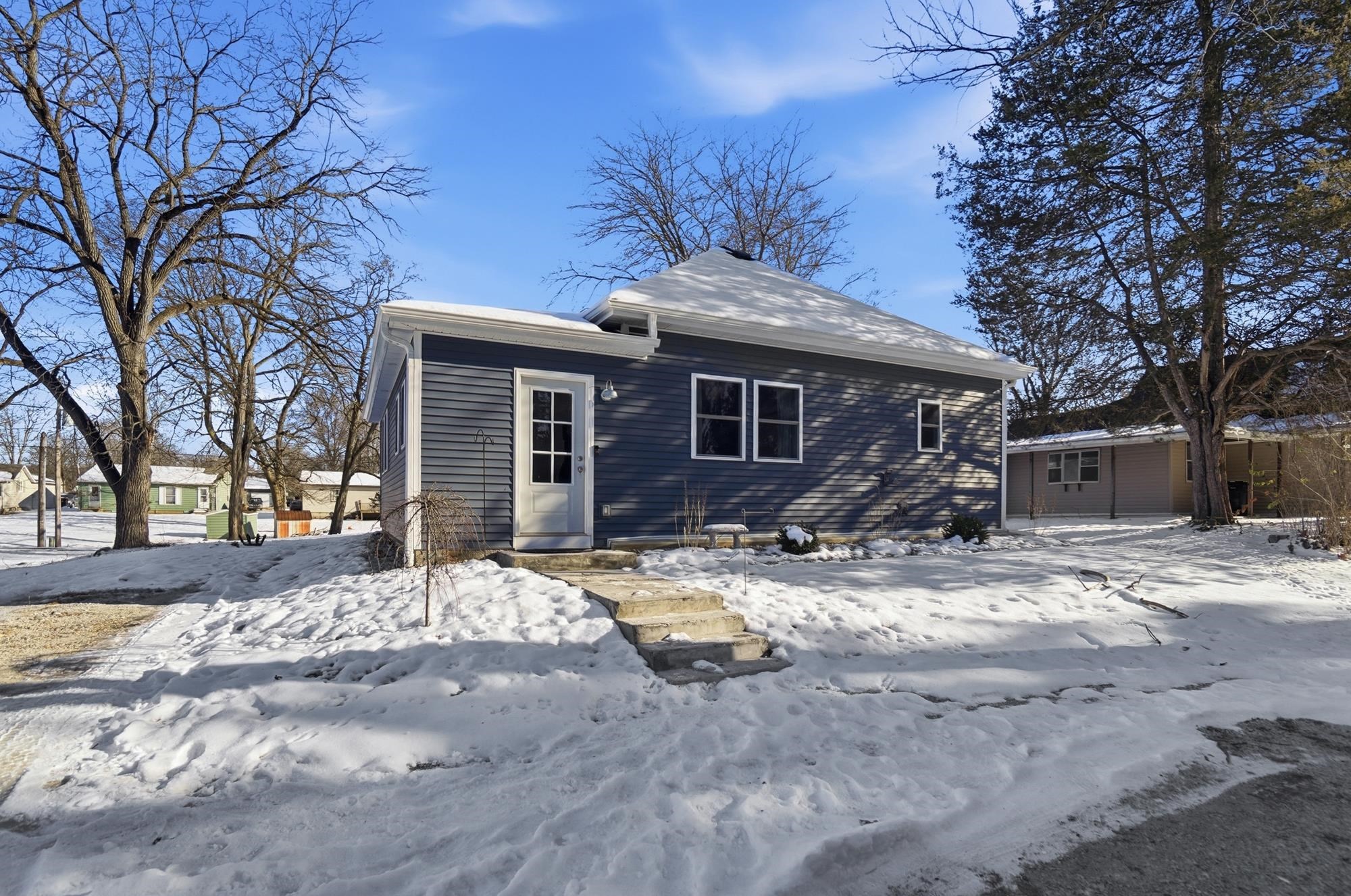 212 North Hendricks Street Warren, IN 46792 - Photo 5 of 36
