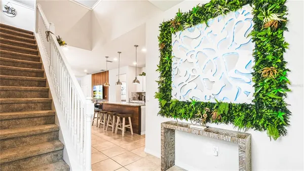 a view of entryway with outdoor area