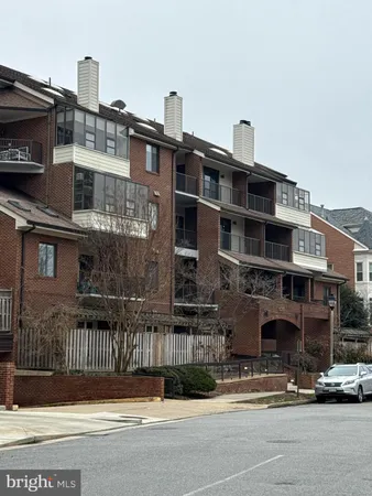 $395,000 | 1020 North Stafford Street, Unit 405, Arlington, VA 22201