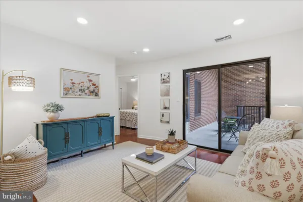 $395,000 | 1020 North Stafford Street, Unit 405, Arlington, VA 22203