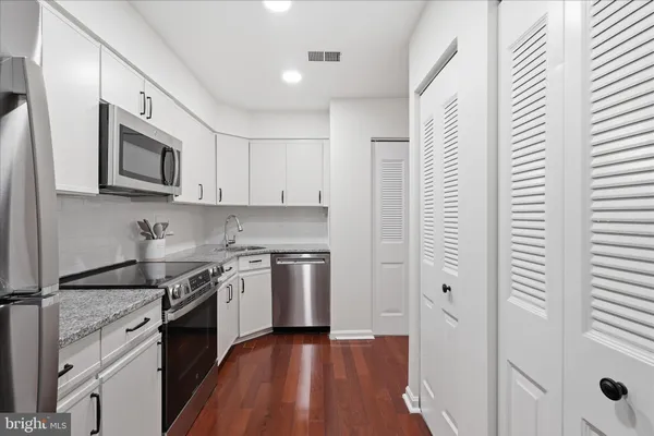 $395,000 | 1020 North Stafford Street, Unit 405, Arlington, VA 22203