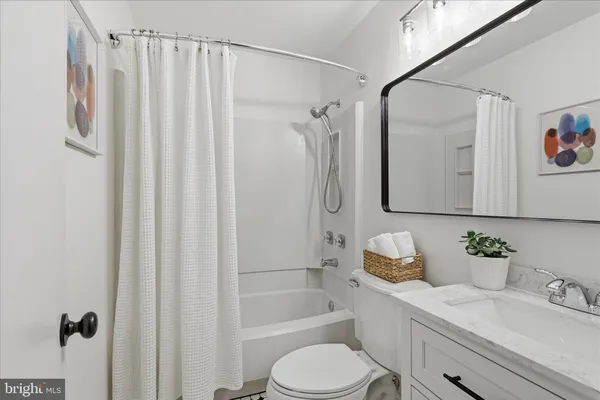 $395,000 | 1020 North Stafford Street, Unit 405, Arlington, VA 22203
