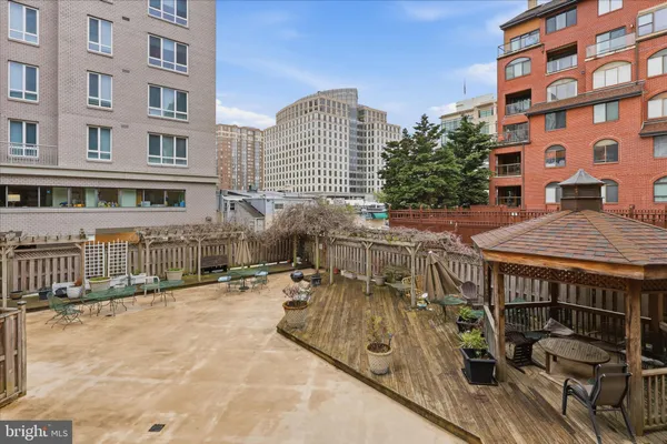 $395,000 | 1020 North Stafford Street, Unit 405, Arlington, VA 22203