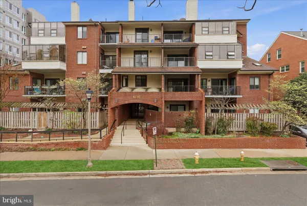 $395,000 | 1020 North Stafford Street, Unit 405, Arlington, VA 22203