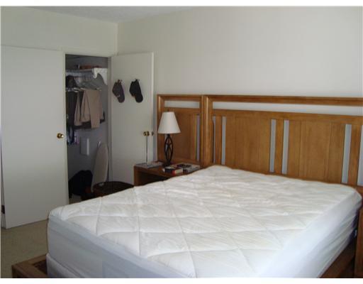520 Washington Road, Unit 606 Mt. Lebanon, PA 15228 - Photo 4 of 7 Bedroom. Bedroom is large with lots of natural light. The deep closet is perfect for your wardrobe.