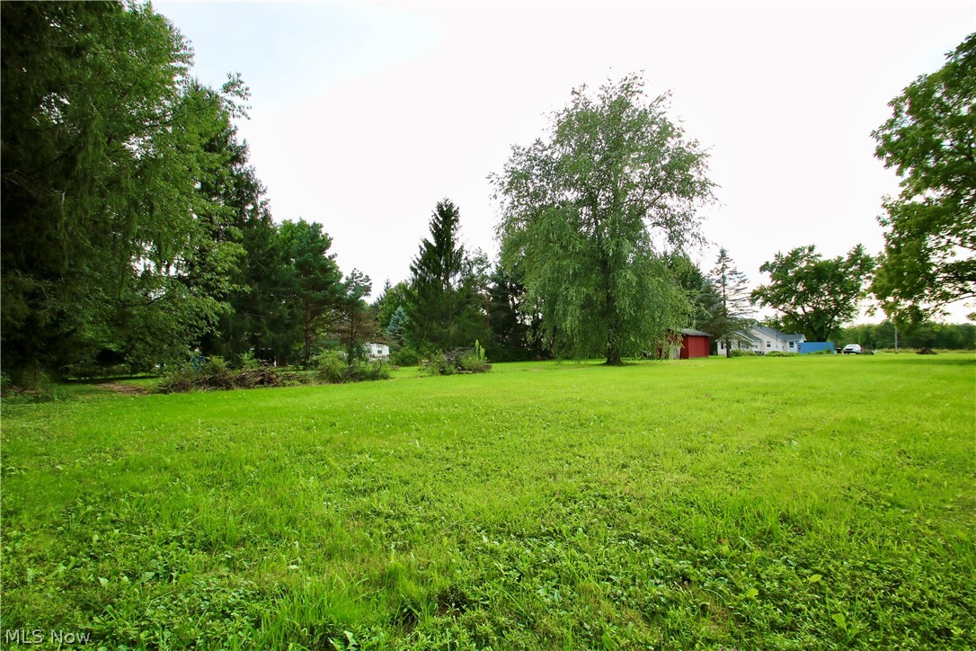 18179 Mumford Road Burton, OH 44021 - Photo 4 of 25