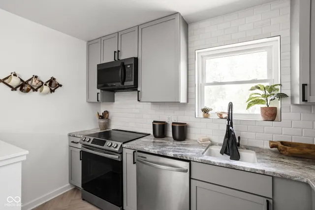 $1,450 | 649 B Birch Avenue, Indianapolis, IN 46221