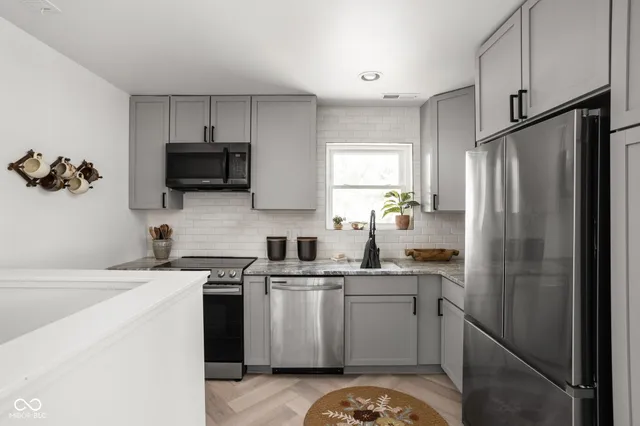 $1,450 | 649 B Birch Avenue, Indianapolis, IN 46221