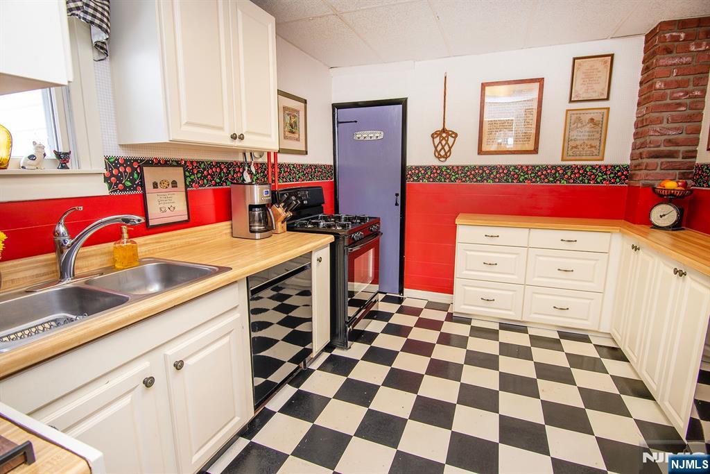 25 Maple Avenue Demarest, NJ 07627 - Photo 14 of 29 a kitchen with a stove a sink and a cabinets